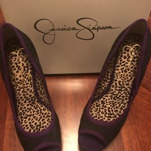 Jessica Simpson’s Black and Purple Lace Heel